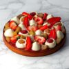 tarte fraise rhubarbe sur marbre