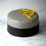 Tartelette Citron Sésame Noir sur fond blanc